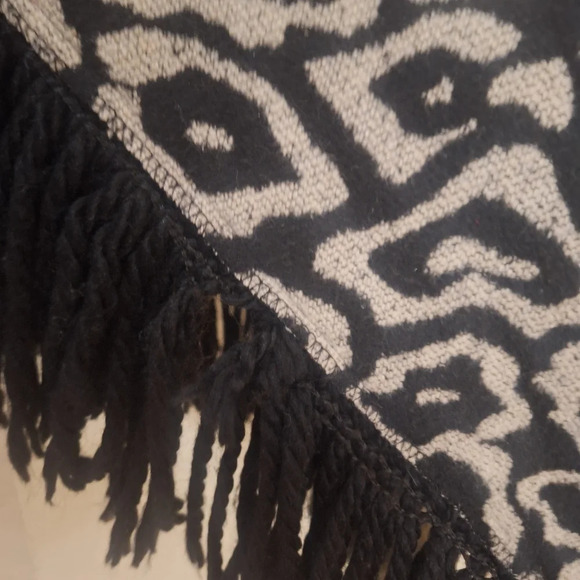 Katherine Barclay wool blend Triangular animal print Shawl - Picture 6 of 7